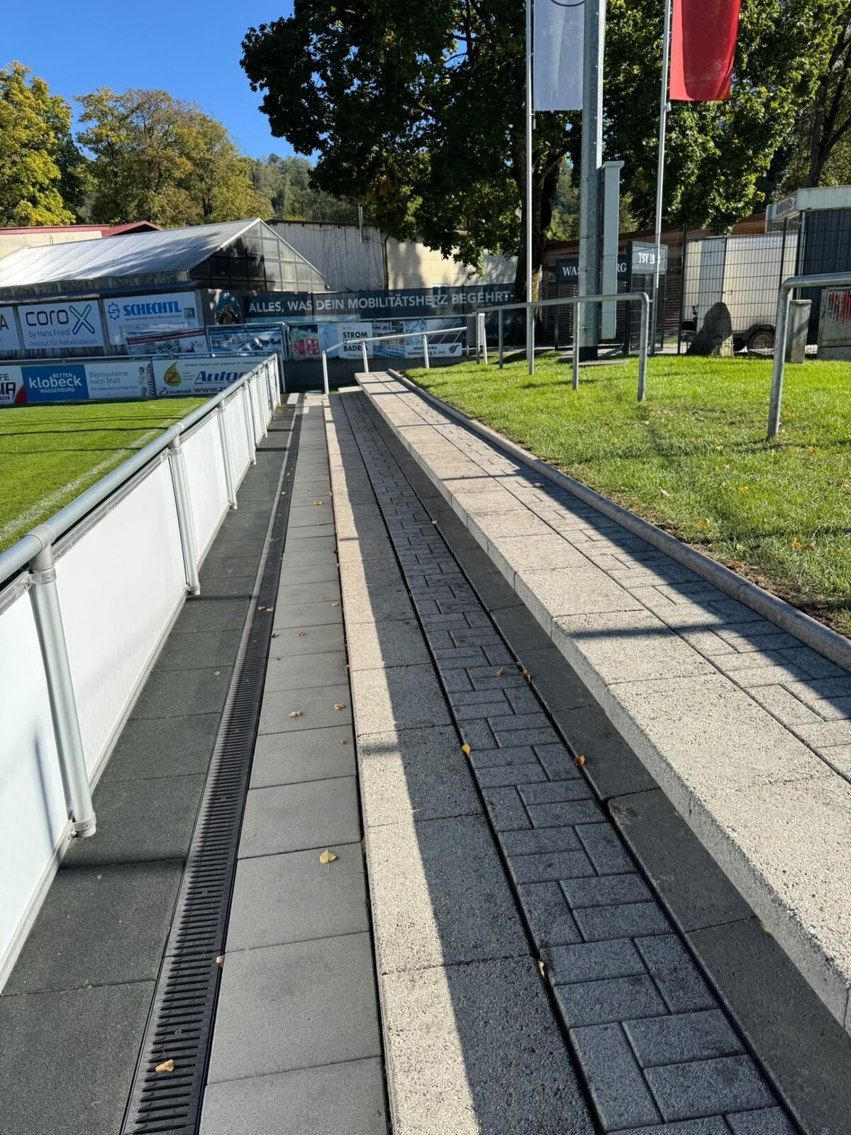 Sporttribüne nach der Reinigung